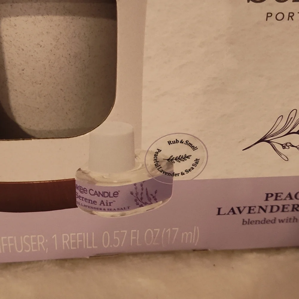 NWT! Yankee Candle Diffuser & Refills